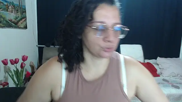 Snapshot of Aleja_Gonzales chatting on 9, 4, 2026 Aleja Gonzales online show from 9, 4, 2026