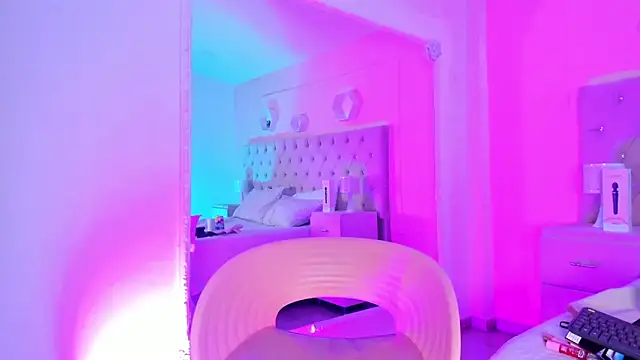 Agathaargent  online show from 9, 12, 2024