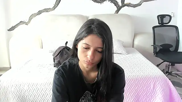 Agathaargent  online show from 30, 1, 2025