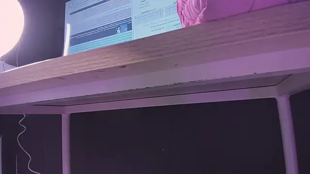 Agathaargent  online show from 9, 10, 2025