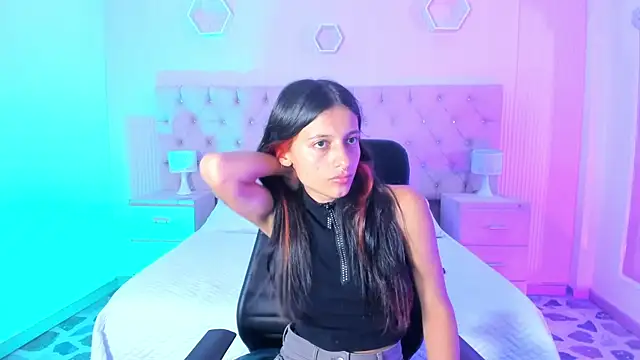 Agathaargent  online show from 17, 10, 2025