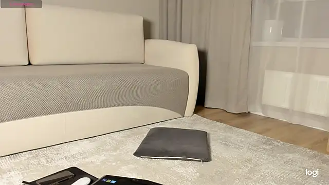 Snapshot of AmelinaLove chatting on 12, 10, 2025 AmelinaLove online show from 12, 10, 2025