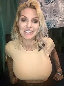 Snapshot of Ninasweden chatting on 17, 12, 2025 Ninasweden online show from 17, 12, 2025