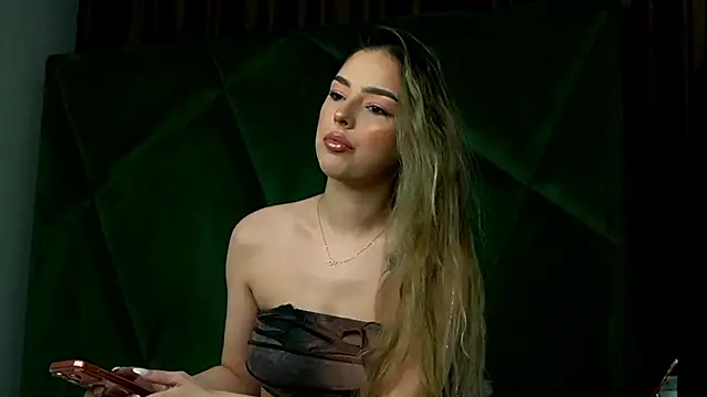 ScarletColes online show from 5, 3, 2026