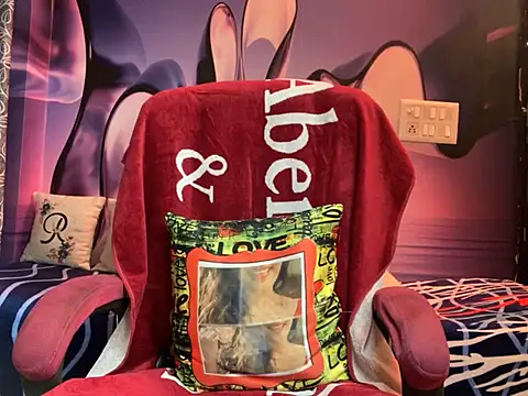 Snapshot of Royal_girl_1 chatting on 20, 2, 2025 Royal girl 1 online show from 20, 2, 2025