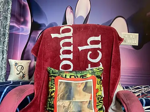 Snapshot of Royal_girl_1 chatting on 6, 3, 2025 Royal girl 1 online show from 6, 3, 2025