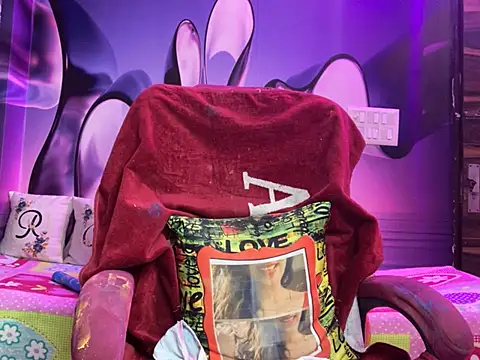 Snapshot of Royal_girl_1 chatting on 13, 3, 2025 Royal girl 1 online show from 13, 3, 2025