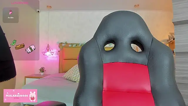 LARSONMIA online show from 7, 2, 2026