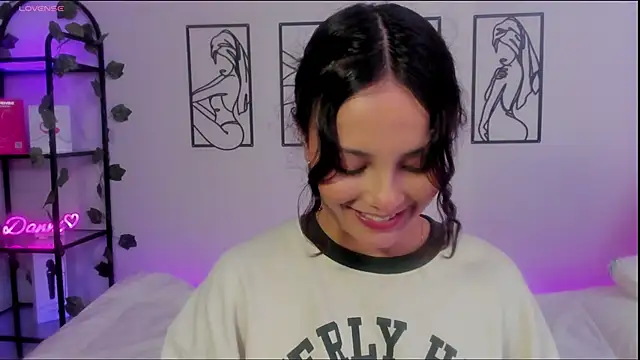 Megan Rodrigo online show from 3, 2, 2025