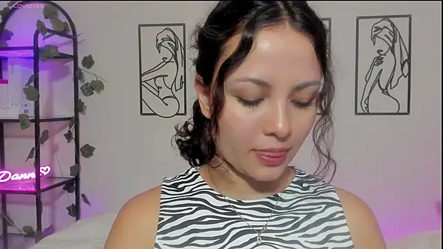 Megan Rodrigo online show from 15, 3, 2025