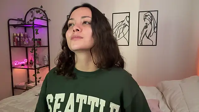 Megan Rodrigo online show from 22, 11, 2025