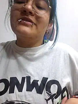 Snapshot of lucky-leah chatting on 13, 5, 2026 lucky-leah online show from 13, 5, 2026