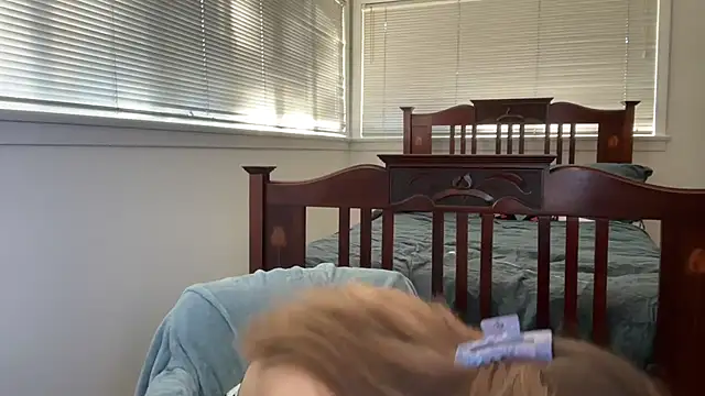 YUMIandbigWOLF online show from 30, 10, 2025