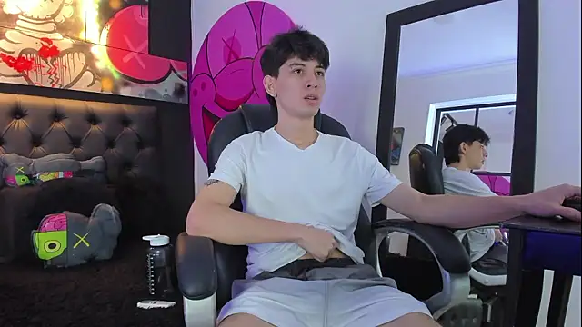 Snapshot of Santi_delacruz chatting on 4, 12, 2024 Santi delacruz online show from 4, 12, 2024