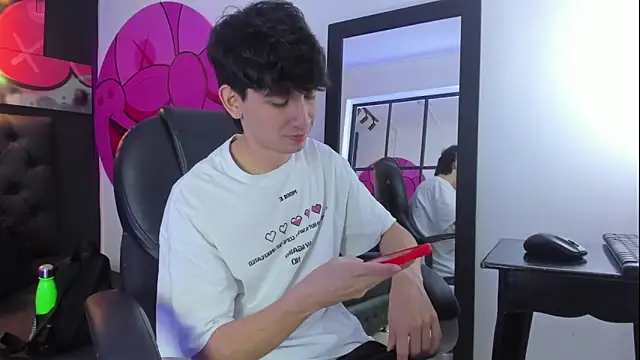 Snapshot of Santi_delacruz chatting on 13, 12, 2024 Santi delacruz online show from 13, 12, 2024