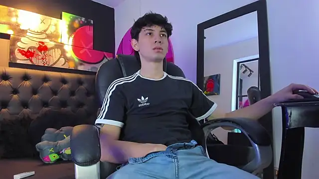 Snapshot of Santi_delacruz chatting on 2, 1, 2025 Santi delacruz online show from 2, 1, 2025