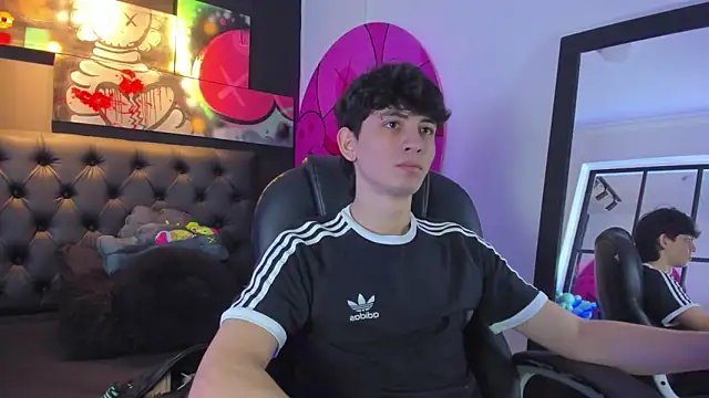 Snapshot of Santi_delacruz chatting on 8, 1, 2025 Santi delacruz online show from 8, 1, 2025