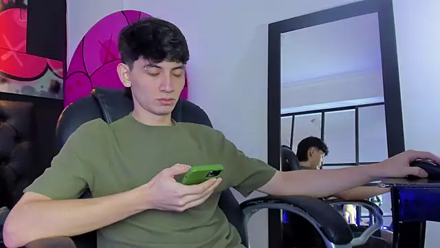 Snapshot of Santi_delacruz chatting on 19, 2, 2025 Santi delacruz online show from 19, 2, 2025