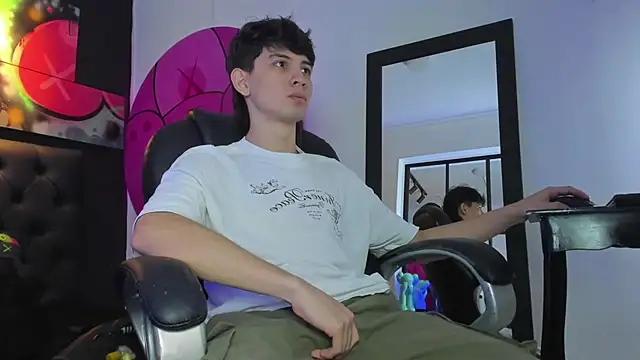 Snapshot of Santi_delacruz chatting on 5, 3, 2025 Santi delacruz online show from 5, 3, 2025