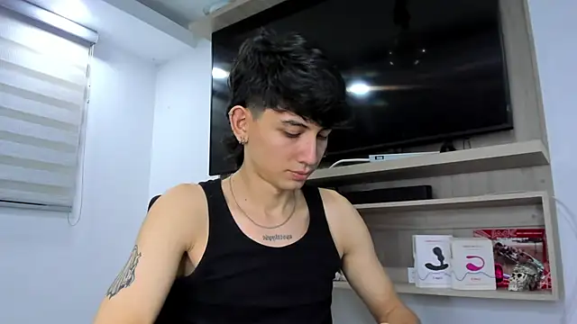 Snapshot of Santi_delacruz chatting on 3, 10, 2025 Santi delacruz online show from 3, 10, 2025