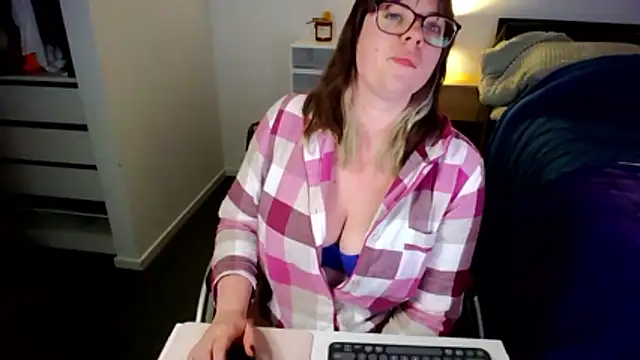 Snapshot of XxxAprilxxX chatting on 8, 6, 2026 XxxAprilxxX online show from 8, 6, 2026
