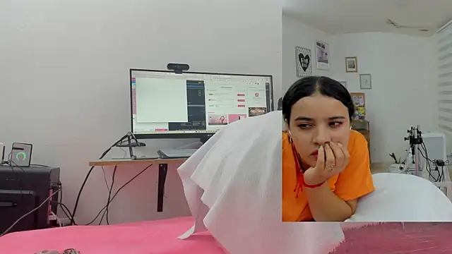 Snapshot of Daki_Ume_ chatting on 2, 11, 2025 Daki Ume online show from 2, 11, 2025