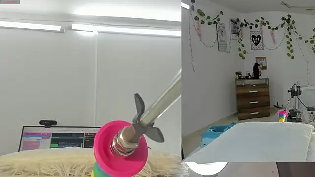 Snapshot of Daki_Ume_ chatting on 24, 11, 2025 Daki Ume online show from 24, 11, 2025