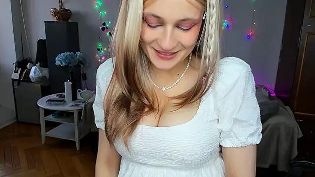 Snapshot of Evelyn_Harper@xh chatting on 13, 4, 2026 Evelyn Harperxh online show from 13, 4, 2026