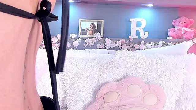 rosemonrooe online show from 10, 11, 2025