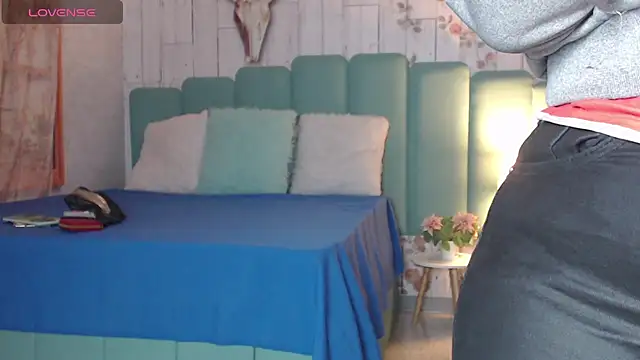 Alison Simmons online show from 3, 2, 2025