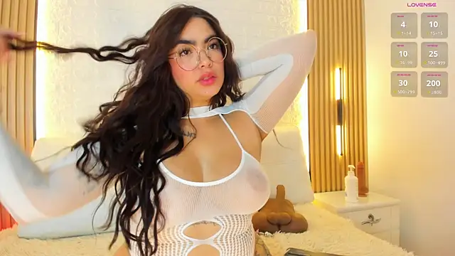 Snapshot of alyssa_vargas chatting on 7, 6, 2026 alyssa vargas online show from 7, 6, 2026