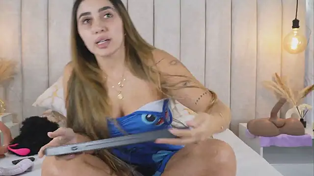 Snapshot of Annyy_Rosse chatting on 5, 11, 2025 Annyy Rosse online show from 5, 11, 2025