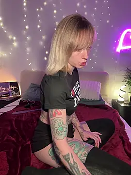 haileyhope  online show from 11, 2, 2026