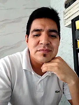 Snapshot of latino17 chatting on 4, 5, 2026 latino17 online show from 4, 5, 2026