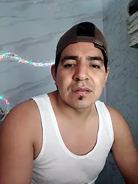 Snapshot of latino17 chatting on 5, 5, 2026 latino17 online show from 5, 5, 2026