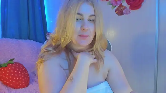 Snapshot of CoraSwon chatting on 9, 1, 2025 CoraSwon online show from 9, 1, 2025
