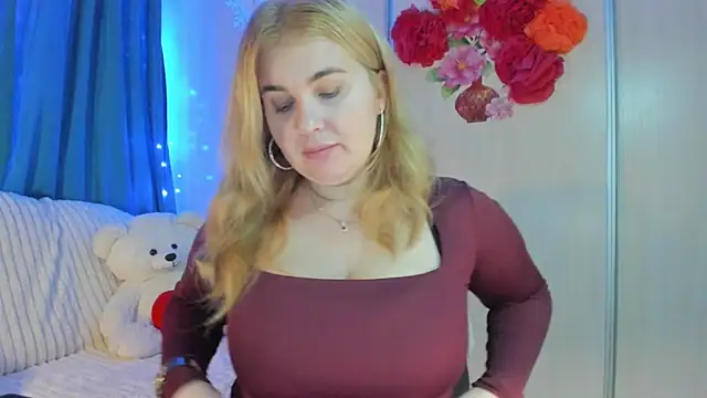 Snapshot of CoraSwon chatting on 2, 2, 2025 CoraSwon online show from 2, 2, 2025