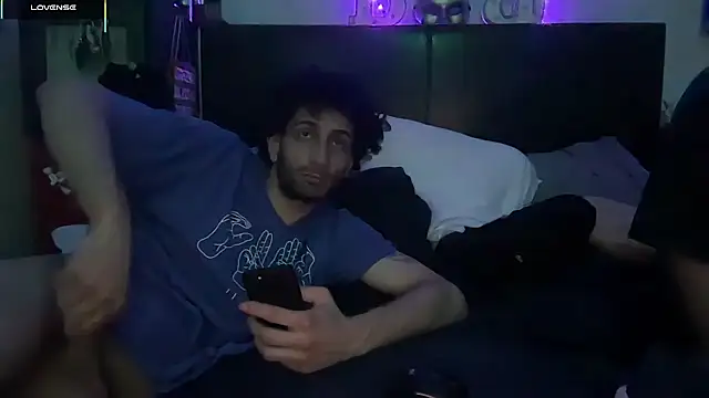 pantslesstraveler plt online show from 17, 11, 2025