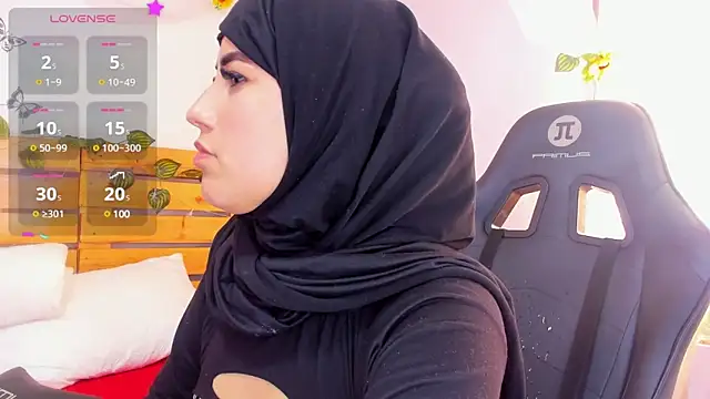 Snapshot of amira_nazer chatting on 25, 2, 2025 amira nazer online show from 25, 2, 2025