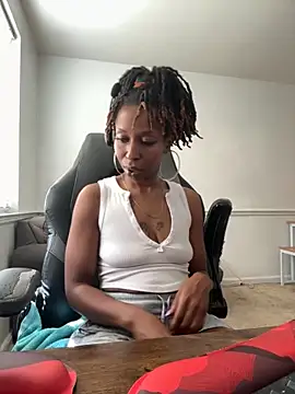 LeyaHoneybuns online show from 4, 11, 2025