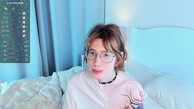Snapshot of DarkNun chatting on 5, 1, 2025 DarkNun online show from 5, 1, 2025