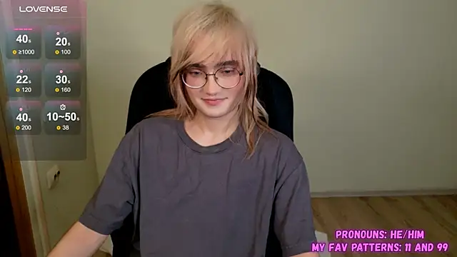 Snapshot of CuteYukiKun chatting on 4, 10, 2025 CuteYukiKun online show from 4, 10, 2025