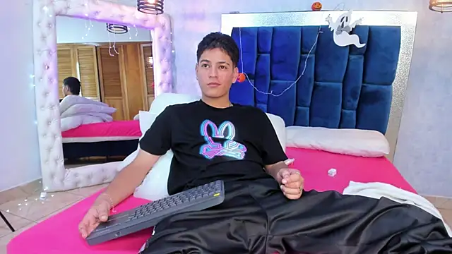 Snapshot of Levy_Steve chatting on 3, 11, 2025 Levy Steve online show from 3, 11, 2025