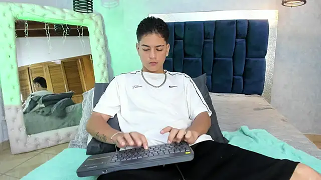 Snapshot of Levy_Steve chatting on 21, 11, 2025 Levy Steve online show from 21, 11, 2025