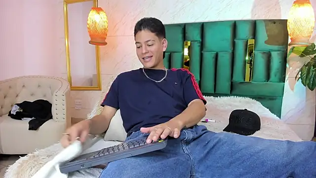 Snapshot of Levy_Steve chatting on 30, 11, 2025 Levy Steve online show from 30, 11, 2025