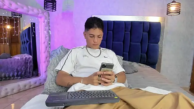 Snapshot of Levy_Steve chatting on 14, 12, 2025 Levy Steve online show from 14, 12, 2025