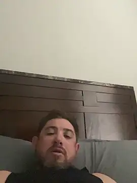 Snapshot of caliguy37 chatting on 28, 11, 2025 caliguy37 online show from 28, 11, 2025