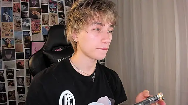 Snapshot of liamelf chatting on 1, 5, 2026 liamelf online show from 1, 5, 2026