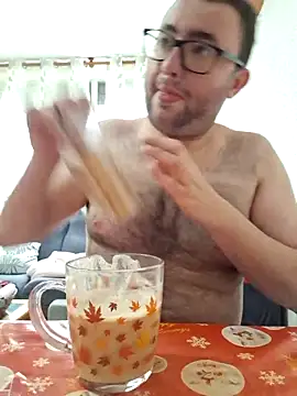 Snapshot of Javier_bear chatting on 15, 5, 2026 Javier bear online show from 15, 5, 2026