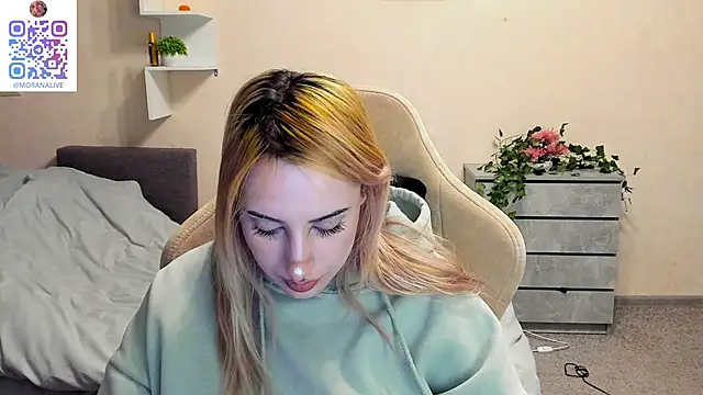 Snapshot of MoranaKit chatting on 12, 2, 2025 MoranaKit online show from 12, 2, 2025